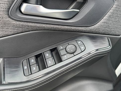 Used 2023 Nissan Rogue SV image 15