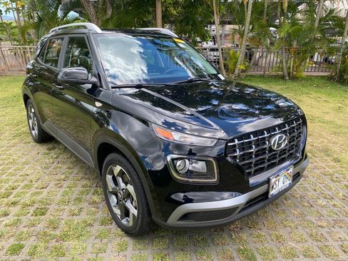 Certified 2023 Hyundai Venue SEL FWD image 19