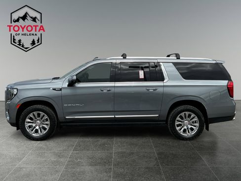 Used 2022 GMC Yukon XL Denali AWD/4WD image 2