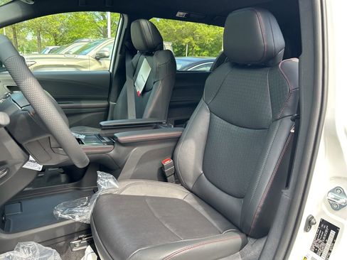 New 2026 Toyota Sienna XSE image 3