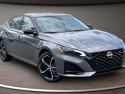 New 2026 Nissan Altima 2.5 SR image 2