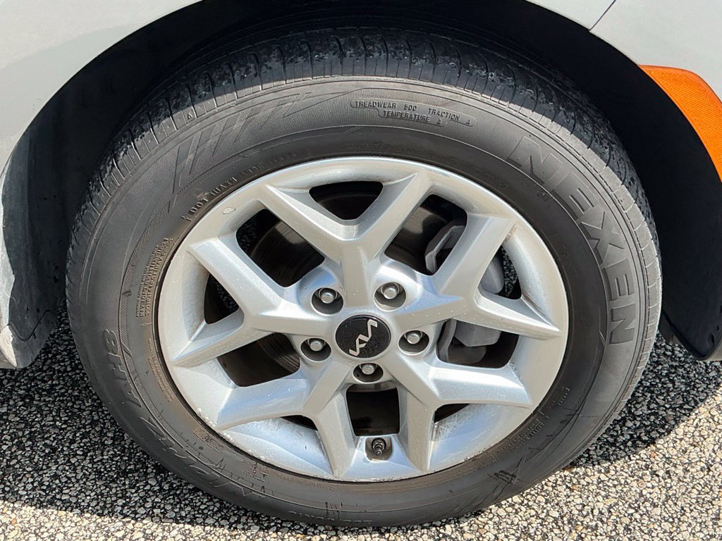 Used 2025 Kia Soul LX w/ LX Technology Package FWD image 19