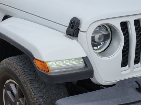 Used 2021 Jeep Gladiator Overland w/ Popular Equipment Package AWD/4WD image 10