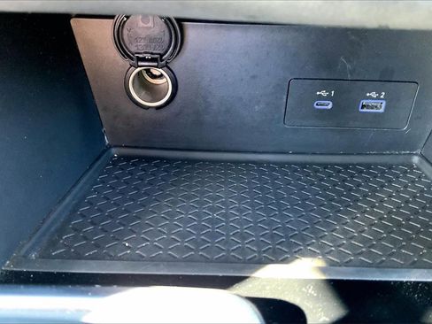 Used 2025 Nissan Pathfinder SV image 17