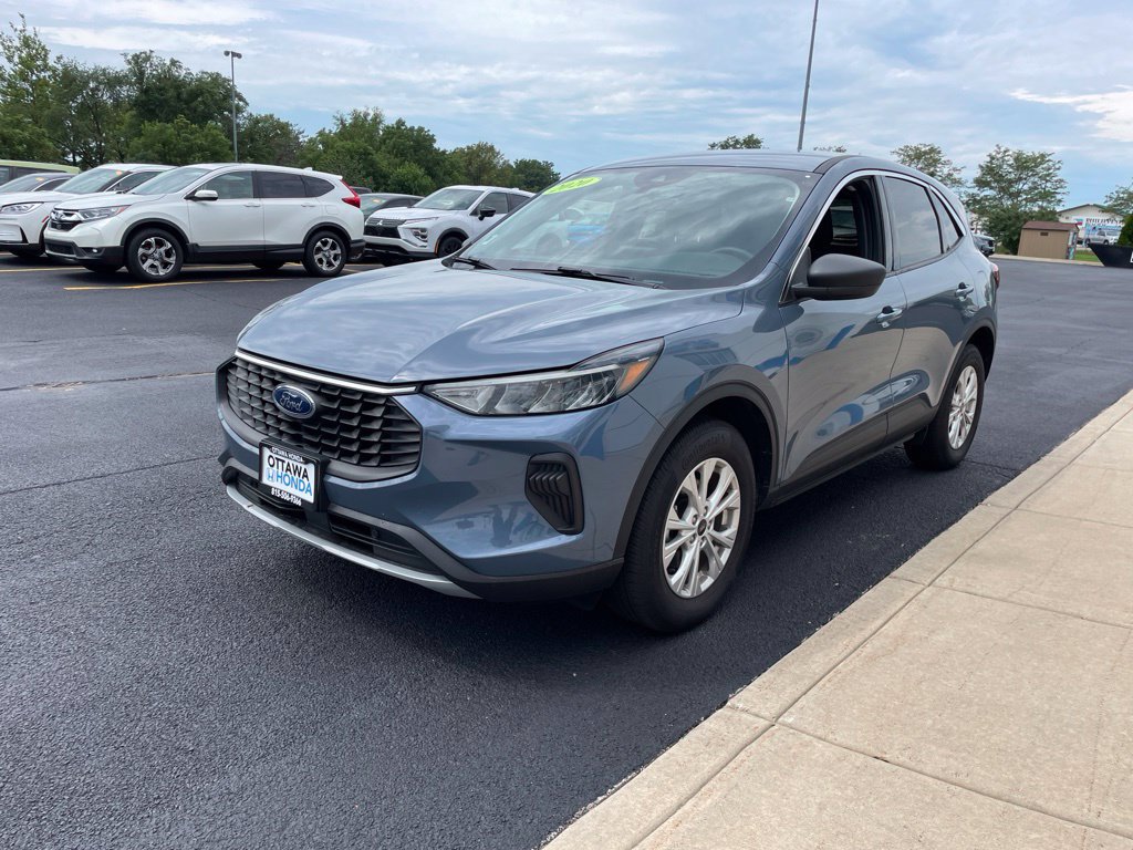 Used 2024 Ford Escape Active AWD/4WD image 2