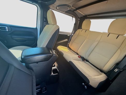 Used 2018 Jeep Wrangler Sport AWD/4WD image 24