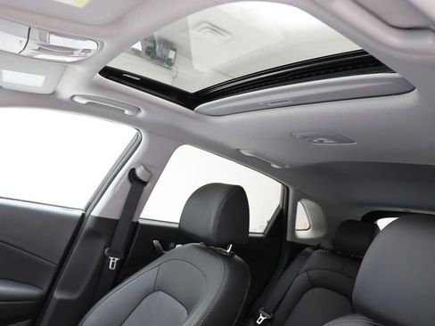 Used 2023 Hyundai Kona Limited image 16