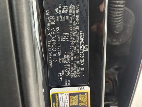 Used 2025 Kia Soul LX w/ LX Technology Package FWD image 26
