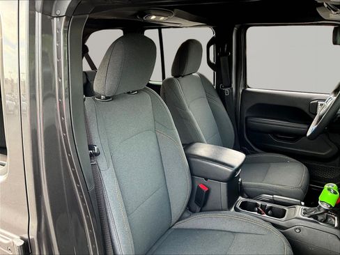 Used 2024 Jeep Wrangler Unlimited AWD/4WD image 27