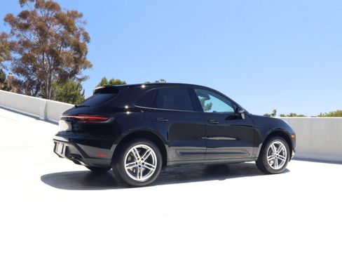 Certified 2024 Porsche Macan AWD/4WD image 8