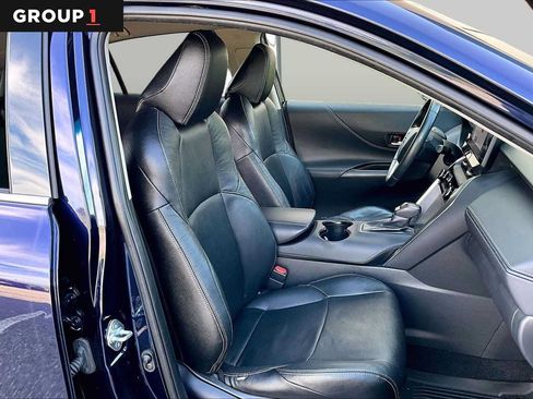 Used 2023 Toyota Venza LE AWD/4WD image 8