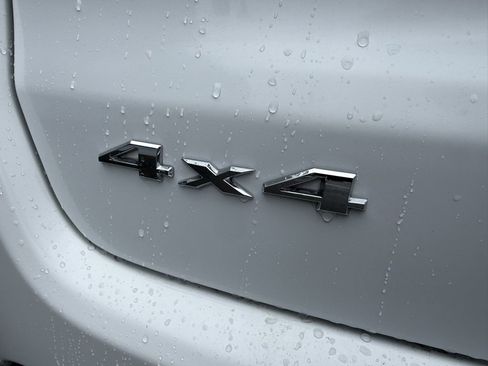 Used 2024 Jeep Compass Limited image 6