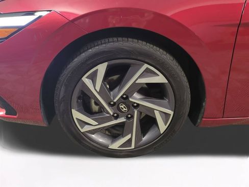 Used 2025 Hyundai Elantra Limited FWD image 11