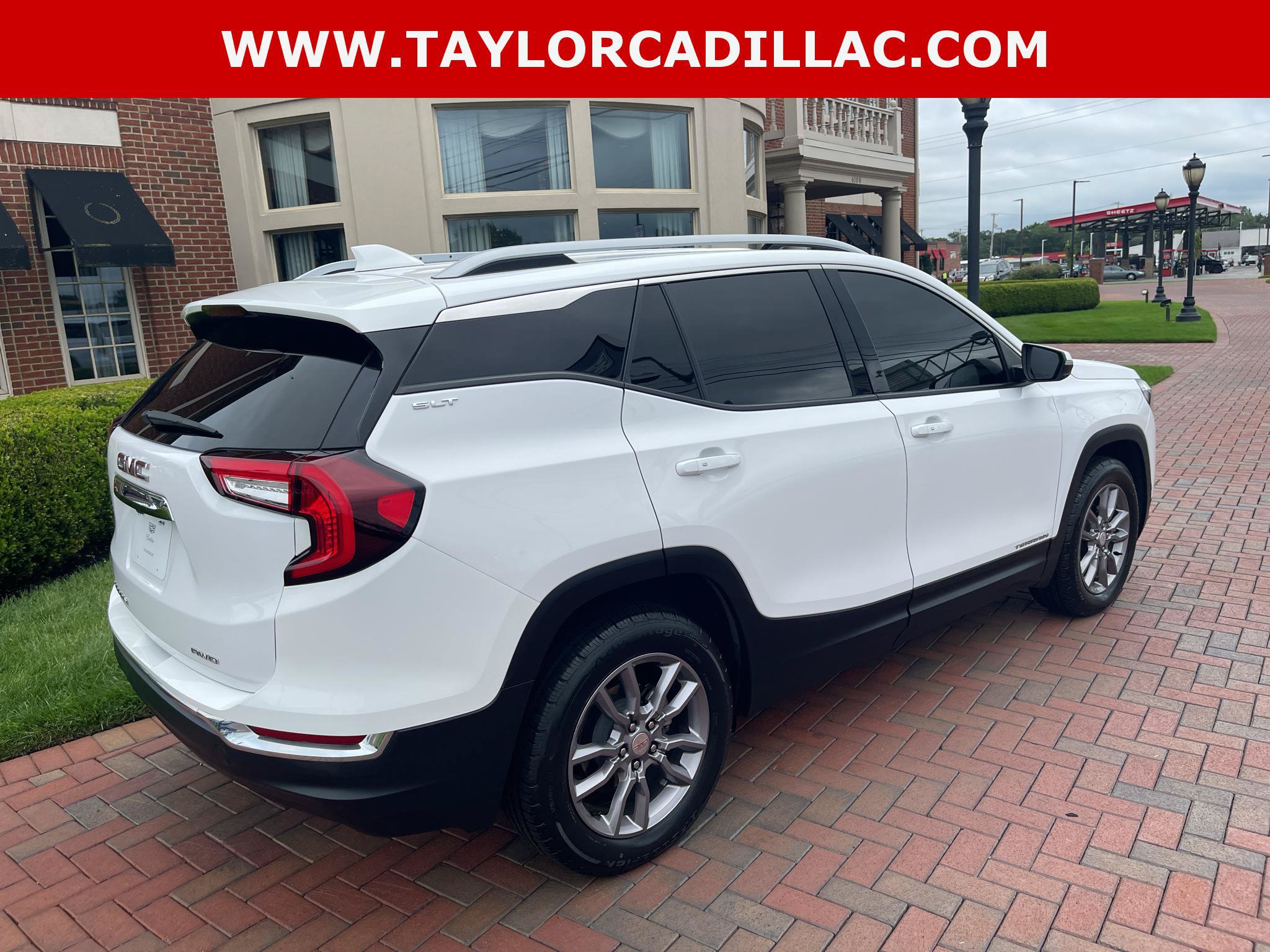 Used 2023 GMC Terrain SLT AWD/4WD image 8