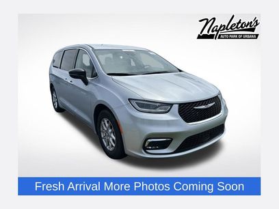 Used 2024 Chrysler Pacifica Touring-L