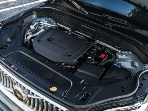 Used 2023 Volvo XC90 B6 Plus w/ Protection Package Premier image 37