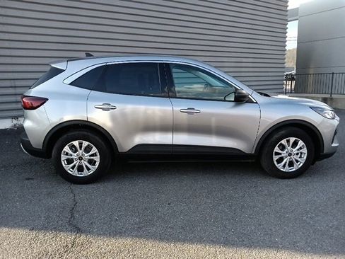 Used 2024 Ford Escape Active image 2