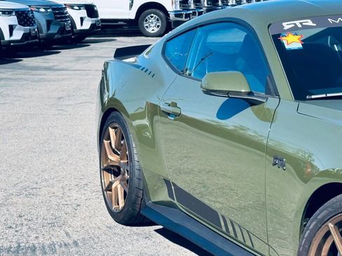 Used 2025 Ford Mustang GT Premium w/ GT Performance Package image 5