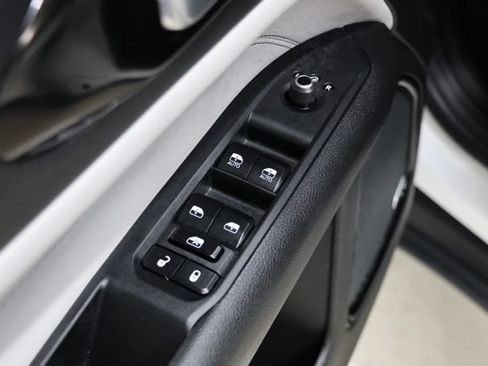 Used 2023 Jeep Compass Limited w/ Sun and Sound Group AWD/4WD image 18