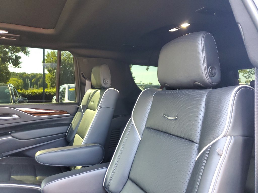 Used 2023 Cadillac Escalade ESV Premium Luxury AWD/4WD image 11