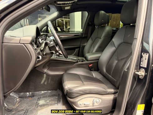 Used 2020 Porsche Macan AWD/4WD image 23