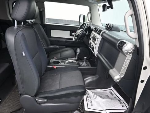 Used 2014 Toyota FJ Cruiser 4WD w/ Upgrade Package image 8