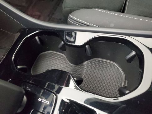 Certified 2025 Volvo XC40 B5 Plus image 33