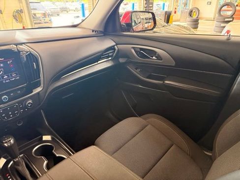 Used 2020 Chevrolet Traverse LT FWD image 21