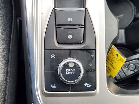 Used 2020 Ford Explorer XLT w/ Equipment Group 202A image 24