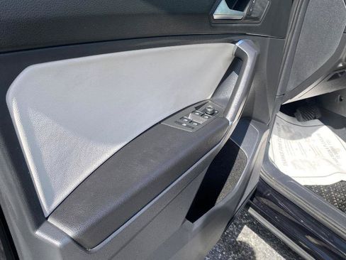 Used 2020 Volkswagen Tiguan SE w/ Panoramic Sunroof Package FWD image 28