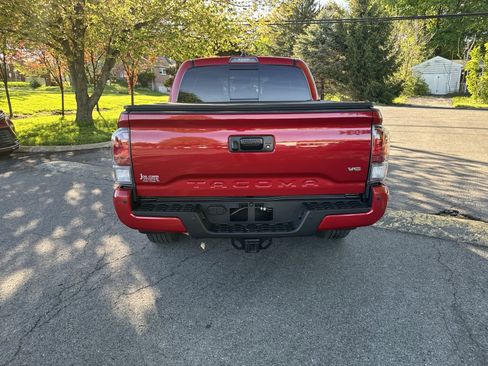 Used 2021 Toyota Tacoma TRD Sport w/ Technology Package image 11