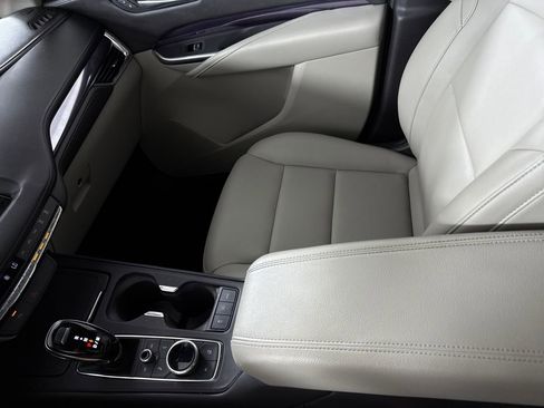 Used 2023 Cadillac XT4 Luxury image 17