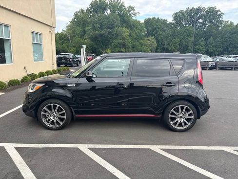 Used 2017 Kia Soul ! w/ Tech Package FWD image 5