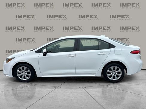 Used 2023 Toyota Corolla LE image 2