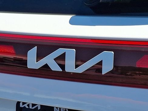 Certified 2024 Kia Seltos X-Line AWD/4WD image 16