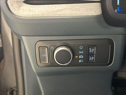 Used 2025 Ford Maverick XLT w/ Equipment Group 302A AWD/4WD image 18