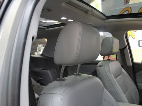Used 2019 Chevrolet Traverse LT w/ LT Premium Package AWD/4WD image 13