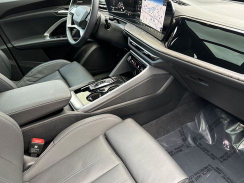 Used 2025 Audi Q5 Premium Plus w/ Premium Plus image 16