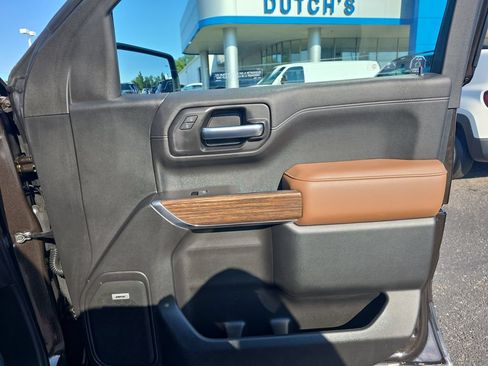 Used 2020 Chevrolet Silverado 1500 High Country w/ Technology Package AWD/4WD image 23