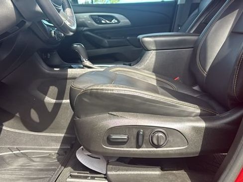 Used 2018 Chevrolet Traverse LT w/ LPO, Floor Liner Package FWD image 12