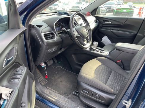 Used 2020 Chevrolet Equinox LT w/ Driver Convenience Package image 5