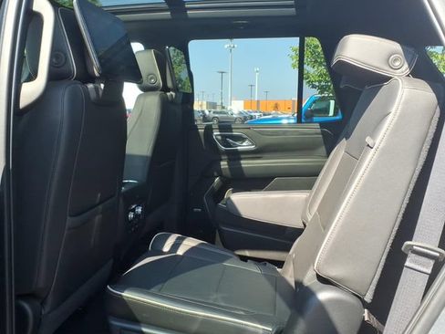 Used 2021 GMC Yukon SLT w/ SLT Luxury Plus Package AWD/4WD image 11