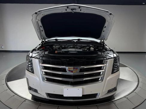Used 2017 Cadillac Escalade ESV Premium Luxury AWD/4WD image 10