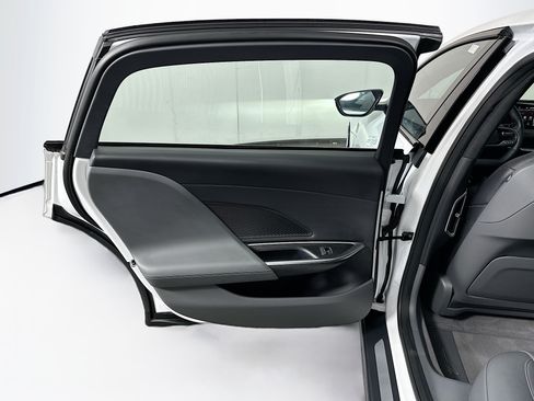 Used 2024 Lucid Air Pure RWD image 27