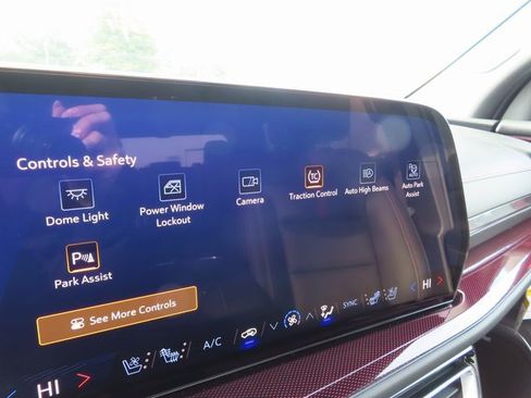 Certified 2024 Chevrolet Traverse RS w/ LPO, Floor Liner Package image 24