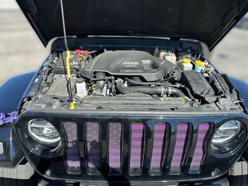 Used 2022 Jeep Wrangler Unlimited Sahara AWD/4WD image 19