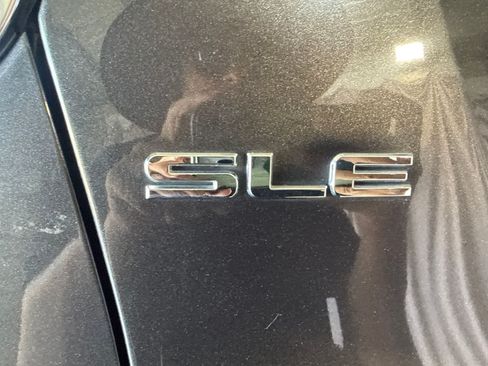 Used 2017 GMC Acadia SLE FWD image 11