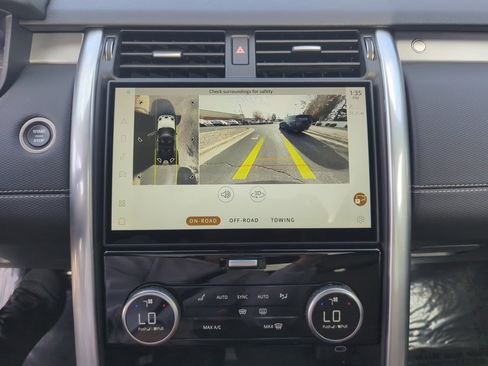 Certified 2024 Land Rover Discovery Dynamic SE image 20