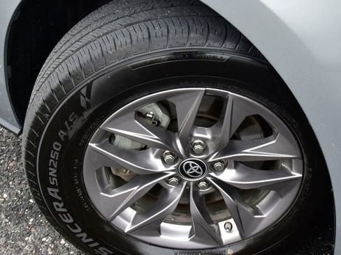 Certified 2024 Toyota Sienna XLE image 32