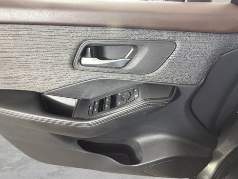Used 2021 Nissan Rogue SV FWD image 25